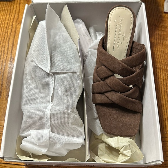 Journee Collection Signature Lyddie Brown Block Heel Sandal Size 7 - Picture 2 of 5